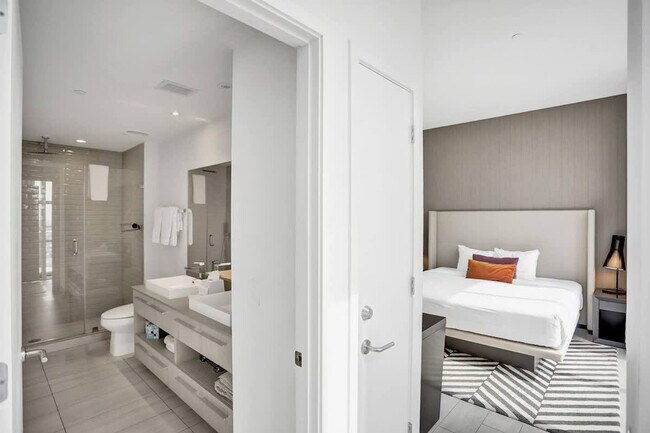 Building Photo - 4010 S Ocean Dr