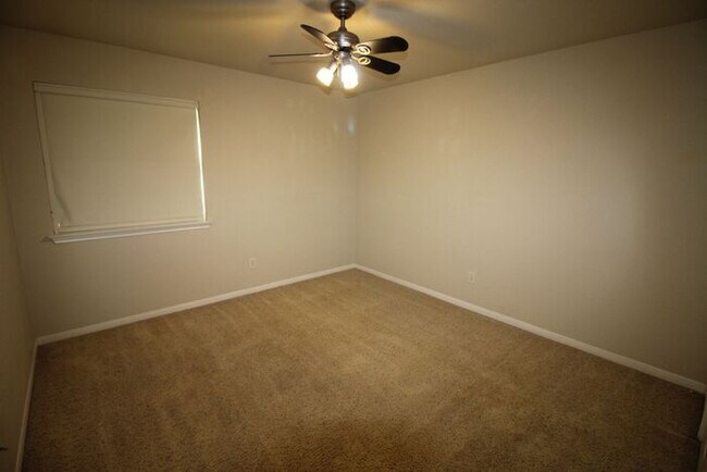 Building Photo - 2908 Tucson Dr