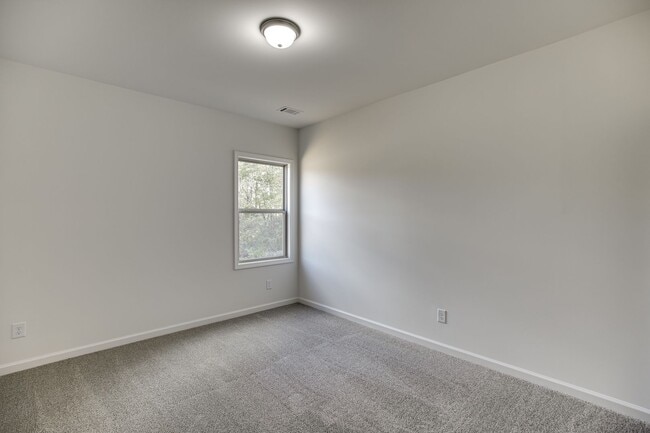 Building Photo - 230 Dragon Dr