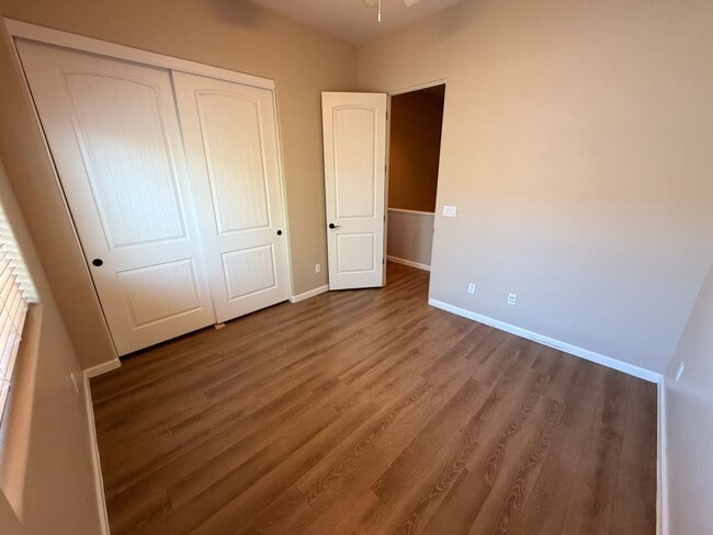 Building Photo - End Unit *Gated* Downtown Phx Townhome 2 Car Garage!