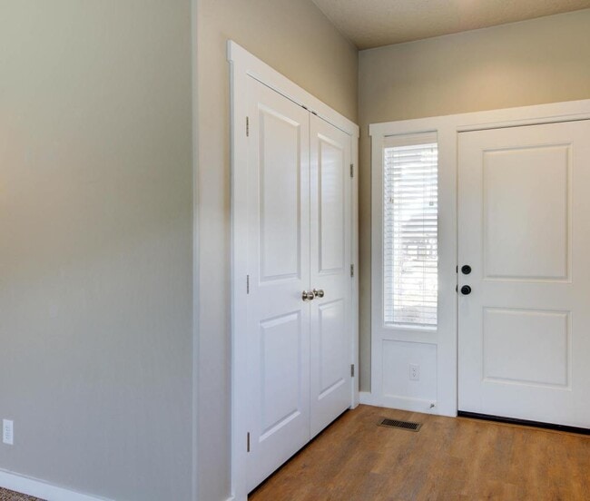 Building Photo - 5587 W Song Sparrow St