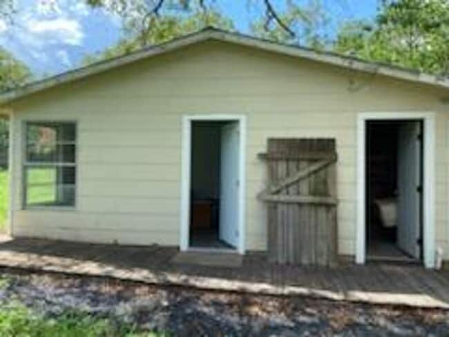 Building Photo - FOR LEASE!! Great location!