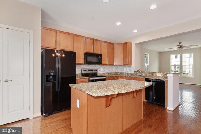 Building Photo - 9418 Paragon Ct