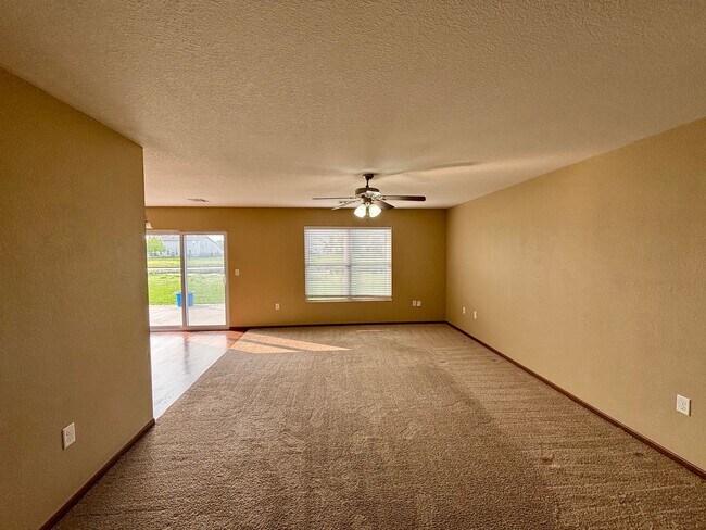 Building Photo - Room to Live, Space to Enjoy – 4 Bed / 2.5...