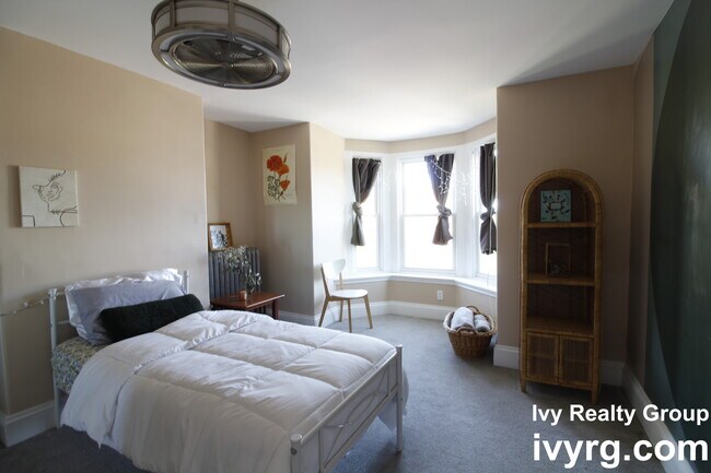 Building Photo - 196 Dorchester St