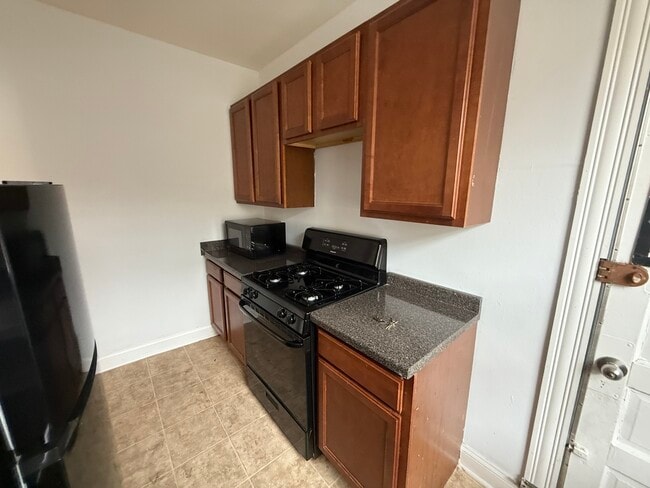 Building Photo - 2004 W Jarvis Ave