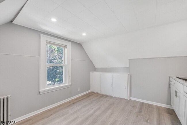 Building Photo - 182 Belleville Ave