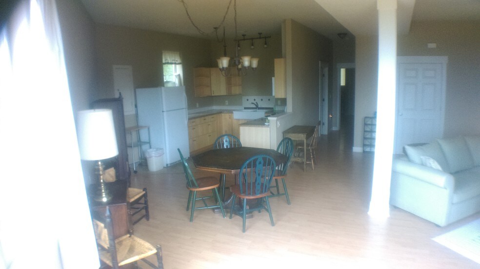 Kitchen/dining - 11942 SE Lexington St