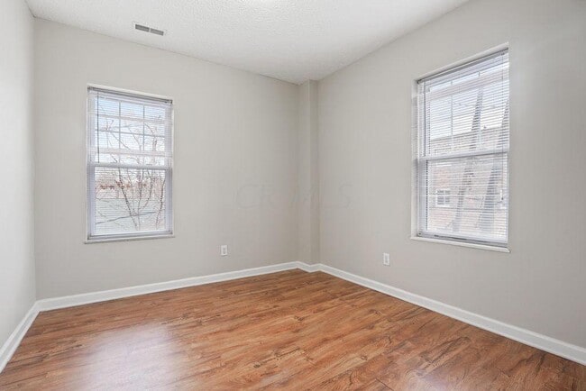 Building Photo - 320-322 E 12th Avenue