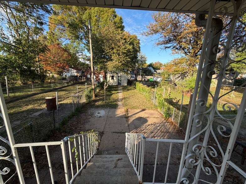 Building Photo - 5331 Arsenal St