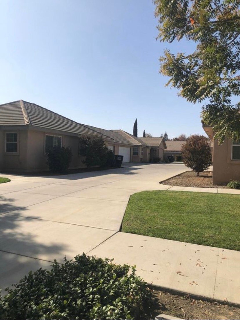 Building Photo - 2301 N Vickie Ct