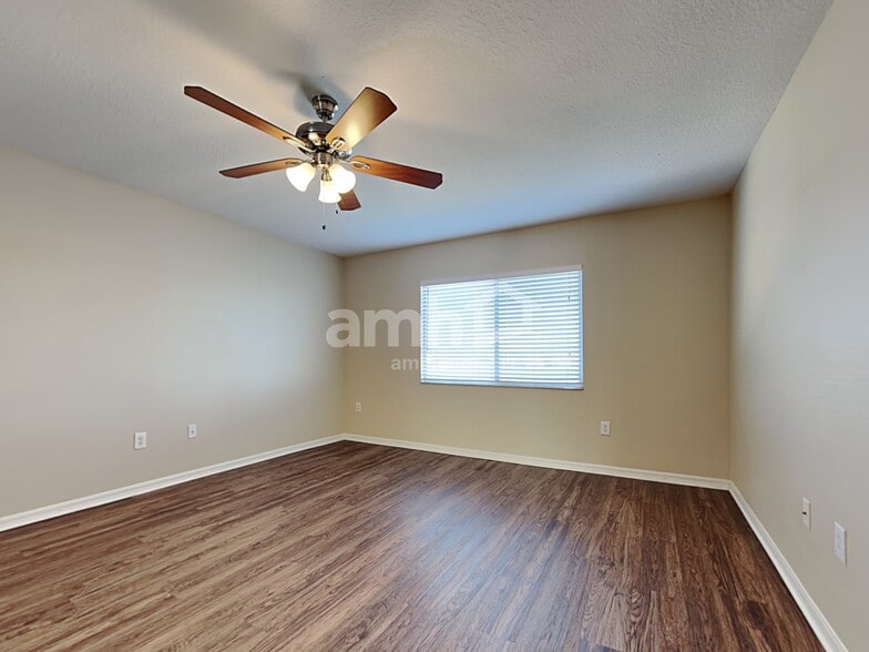 Building Photo - 10910 Lakeside Vista Dr