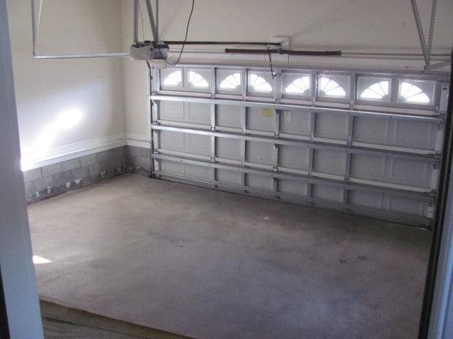 Building Photo - 4 BR 2.5 BA Sterling Farms