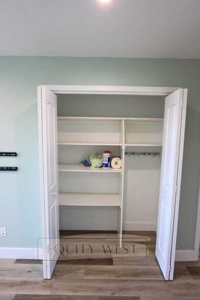 3506 - 3506 Suter St