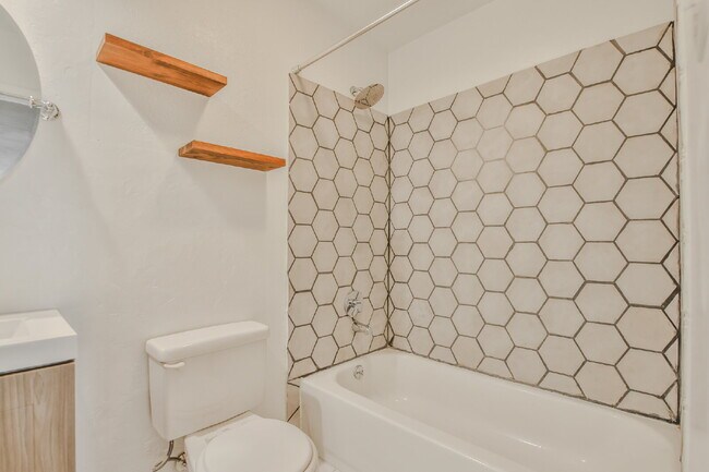 Building Photo - Wonderful 3/2/2 in North Lubbock!