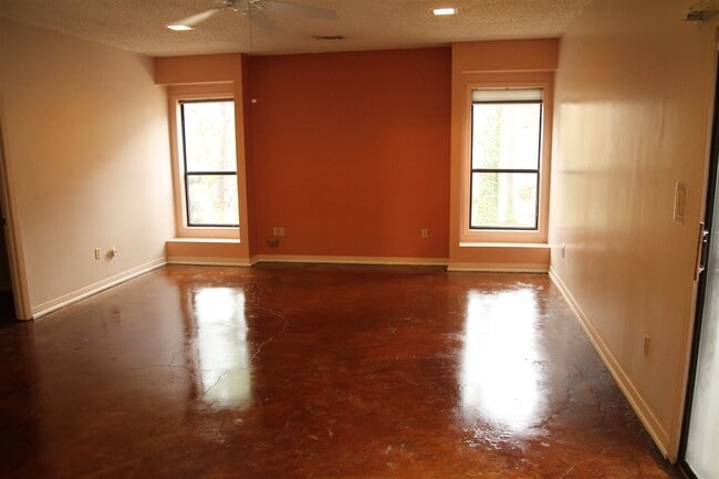 Building Photo - 2308 E Northside Dr