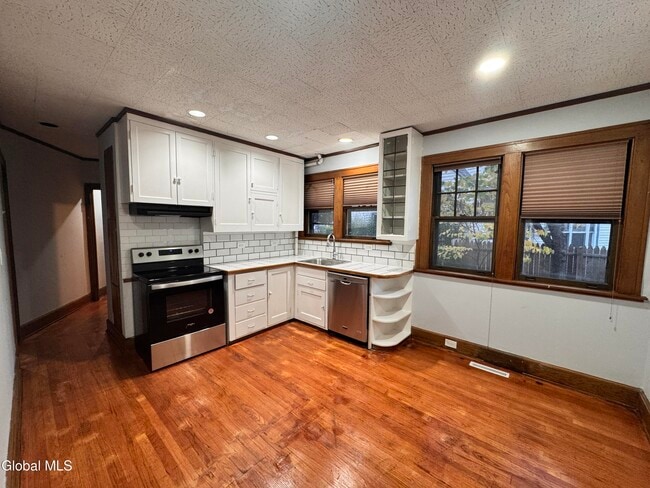 Building Photo - 405 Manning Blvd