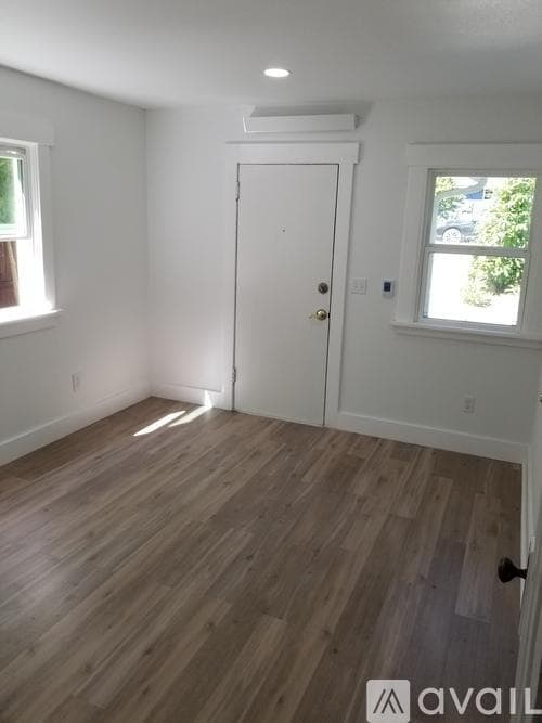 Building Photo - 4523 SW Stevens St