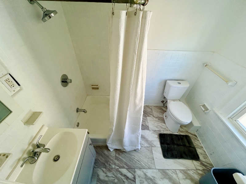 Building Photo - 1510 W 14th St