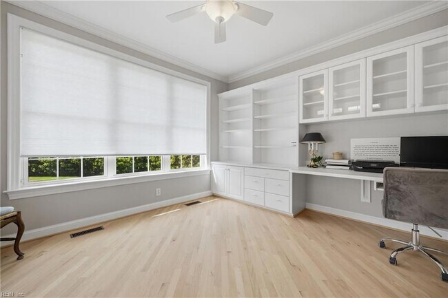 Building Photo - 2320 Perez Way