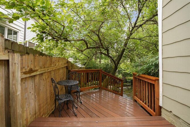 Building Photo - 615 Sycamore Dr