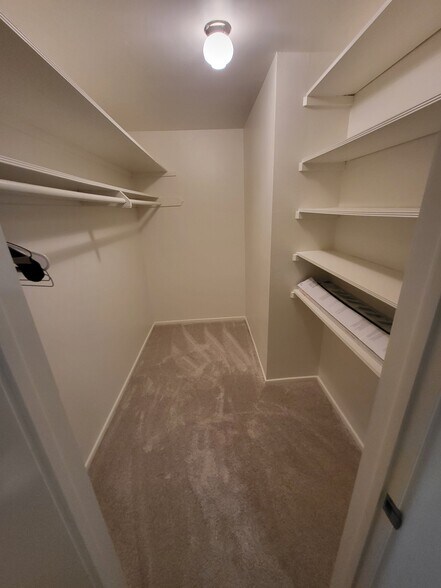 Building Photo - 2302 E 2nd St