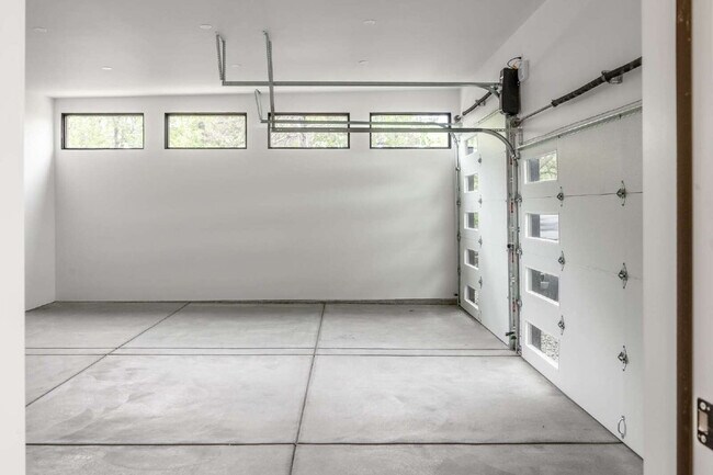 Building Photo - Modern Luxury Rental with Unobstructed Fla...