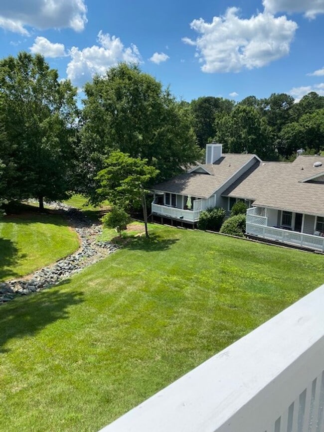 Building Photo - Spacious Chapel Hill Living with Resort-St...
