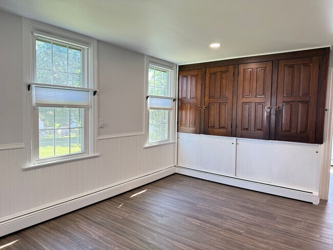 Building Photo - 147 Manheim St