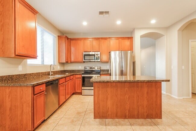 Building Photo - 14338 W Crocus Dr