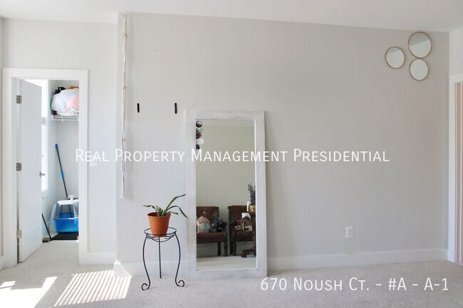 Building Photo - 670 Noush Ct