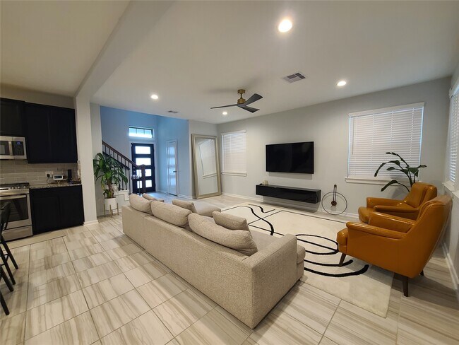 Building Photo - 7035 Coneflower Creek Ct