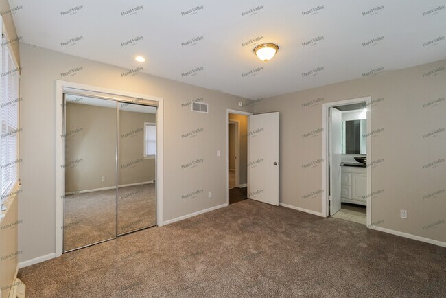 Building Photo - 11206 NW Rush Creek Cove