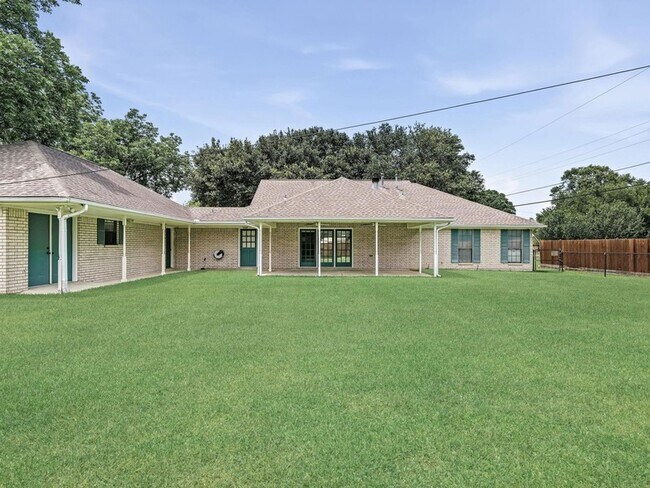 Building Photo - 6970 Ellen Ln