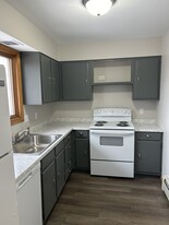Building Photo - 6050 OH-14