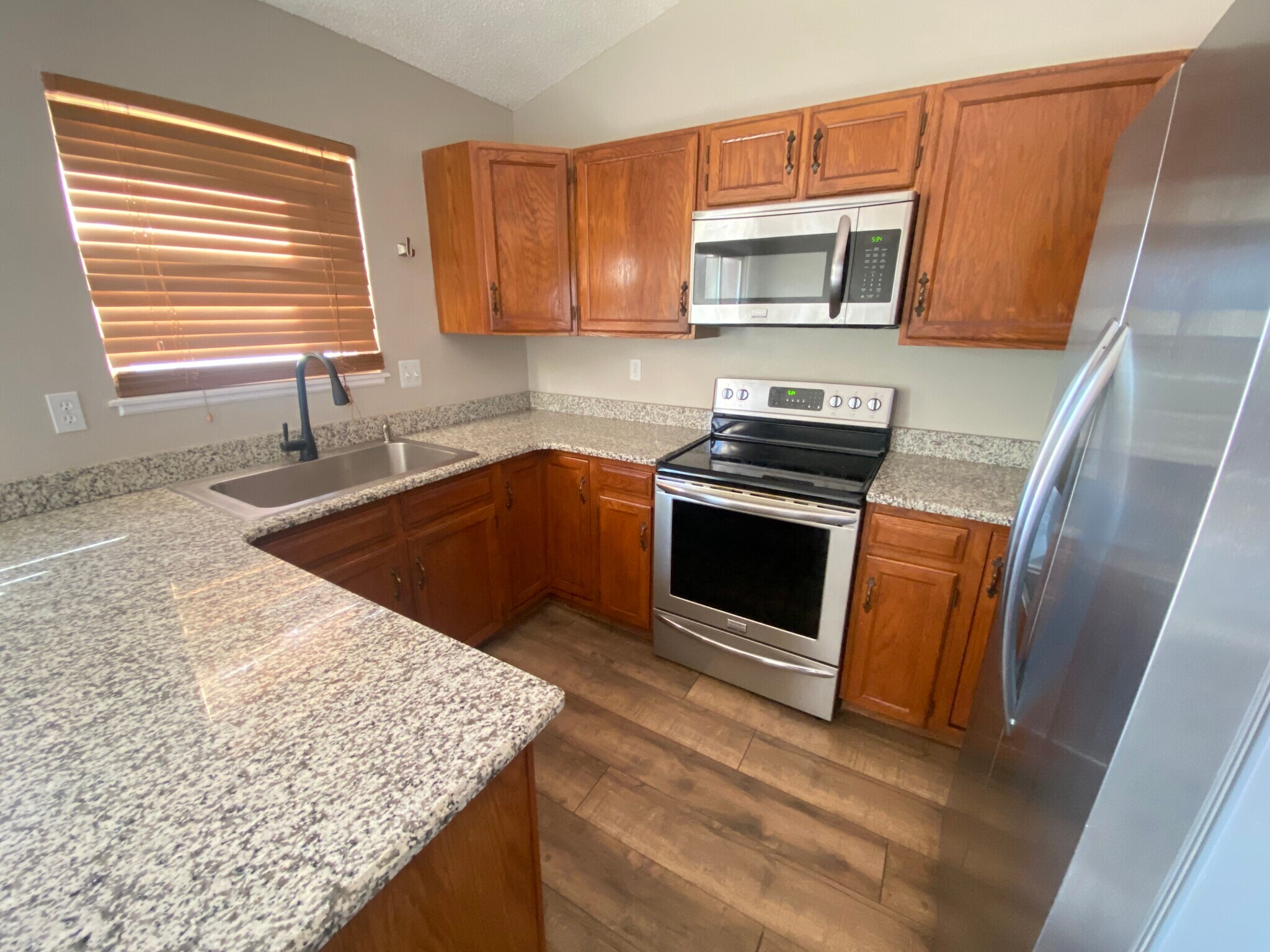 Kitchen - 3934 Red Cedar Dr