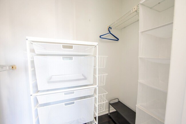 Building Photo - 736 W Ocean View Ave