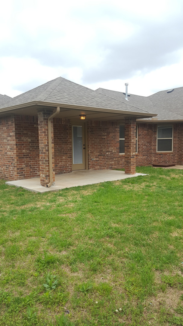 Building Photo - Beautiful home with Storm Shelter