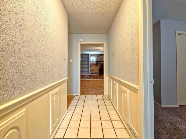 Building Photo - 4 Bedroom Home Near LCU with HUGE Bonus Room