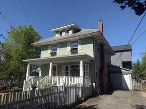 Building Photo - Bright and Spacious