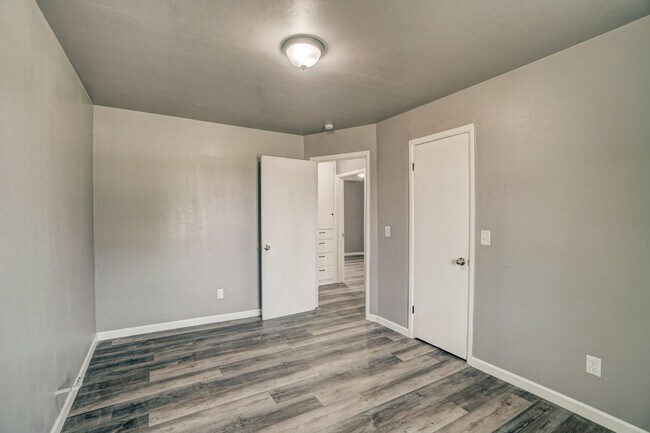 Building Photo - 3BR Home in Shawnee with Stainless Appliances, Fenced Yard & Storm Shelter!
