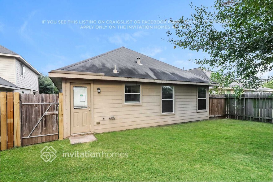 Building Photo - 15835 Regal Trace Ln