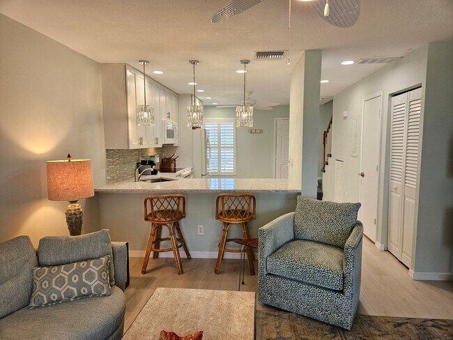 Building Photo - Seasonal Short-Term Townhouse on Venice Island close to Venice Beach!