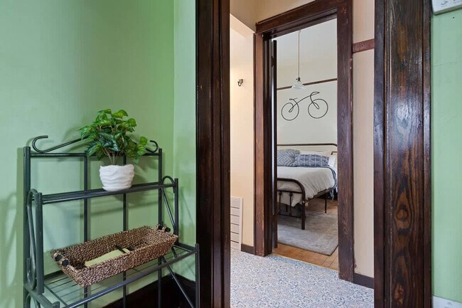 Building Photo - 100 W Main St