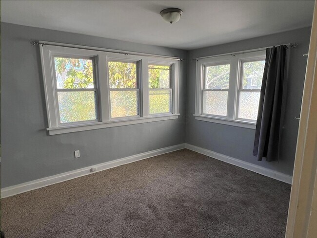 Building Photo - 212 E Hudson St