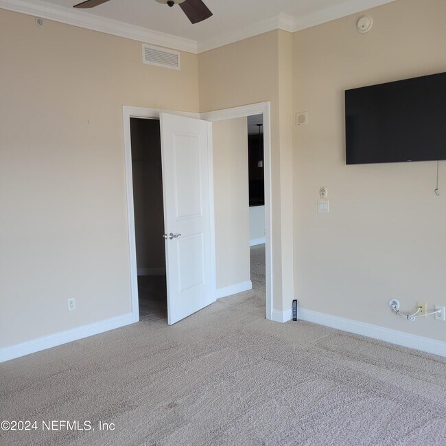 Building Photo - 1431 Riverplace Blvd