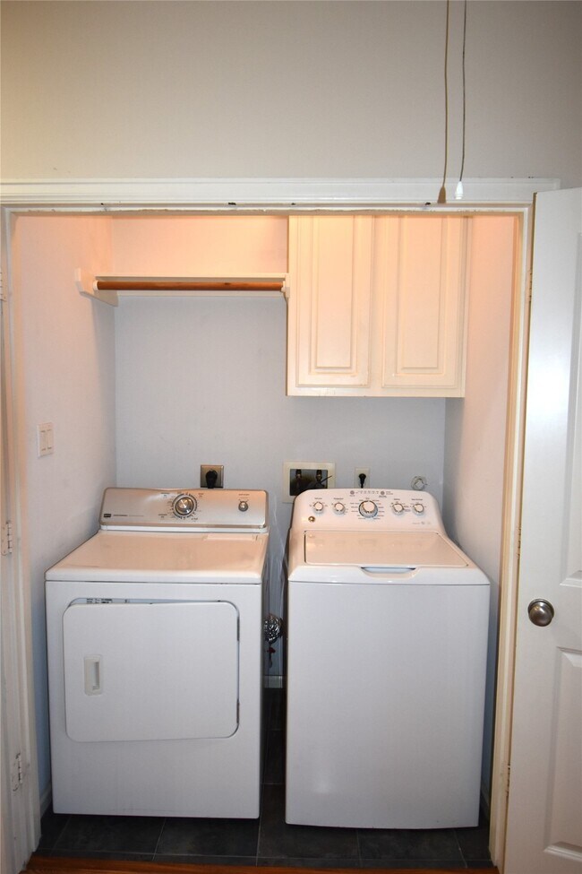 Building Photo - 1117 Malone St