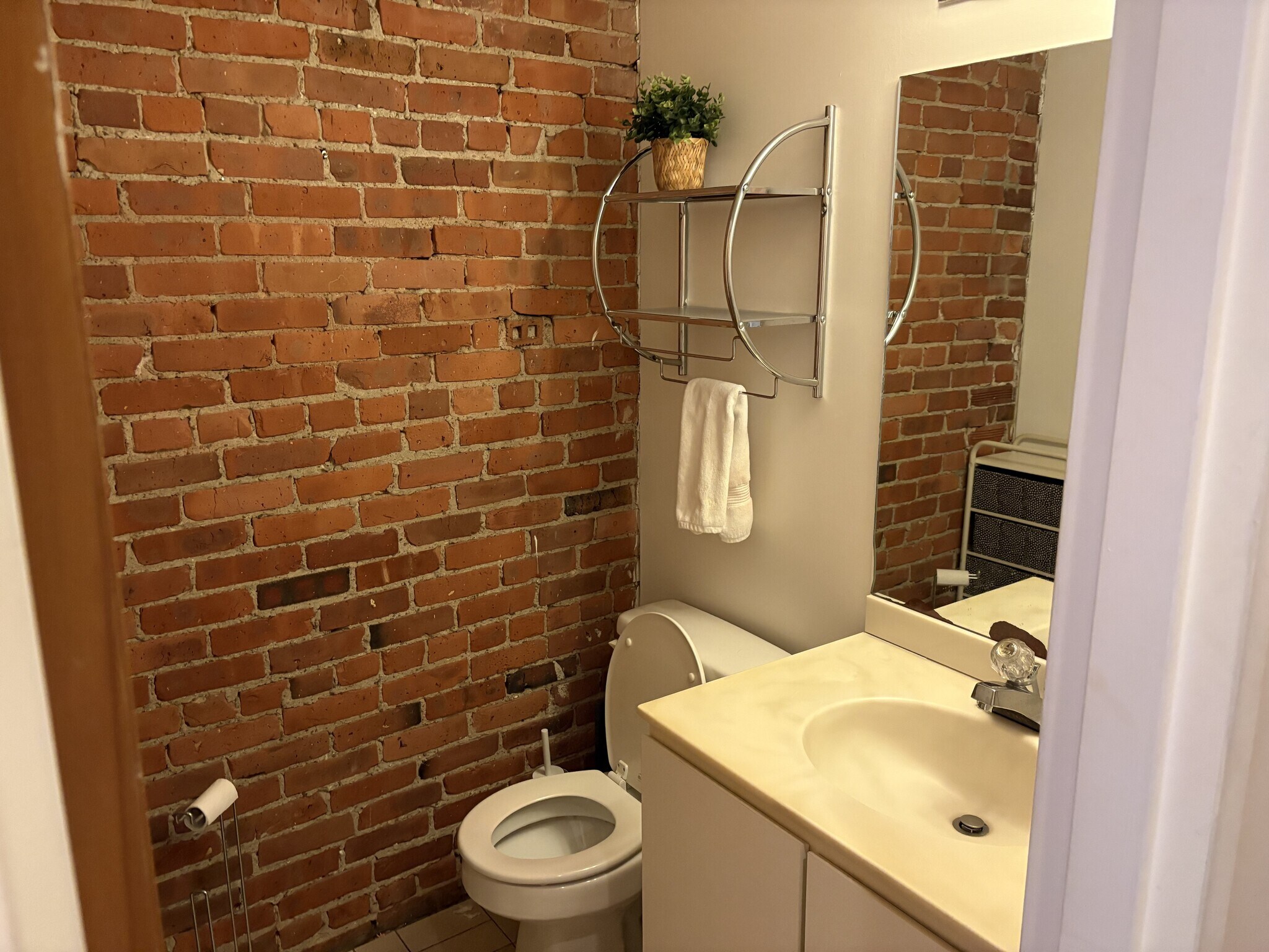 Building Photo - 87 Gainsborough St