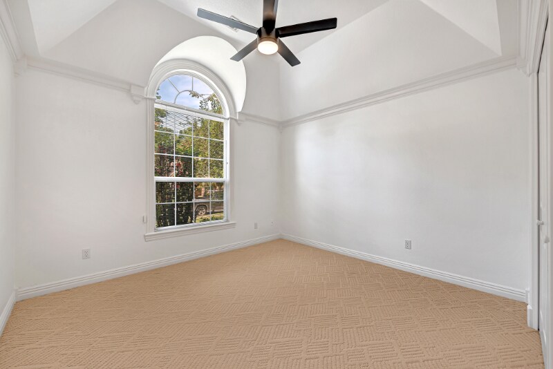 Building Photo - 903 N Quail Terrace