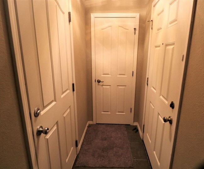 Building Photo - 601 Menaul Blvd NE